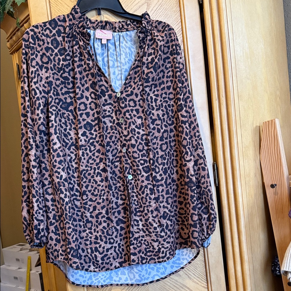Show me your mumu brown leopard blouse size xs